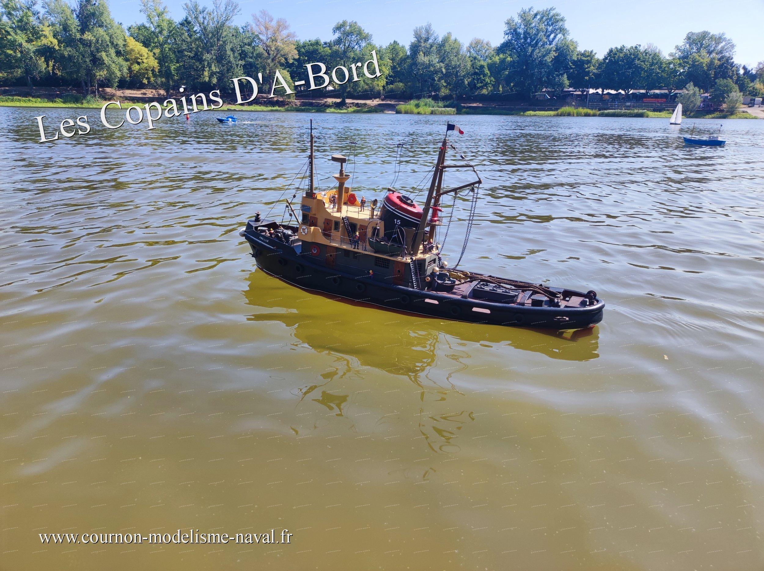 03 Remorqueur Abeille.jpg